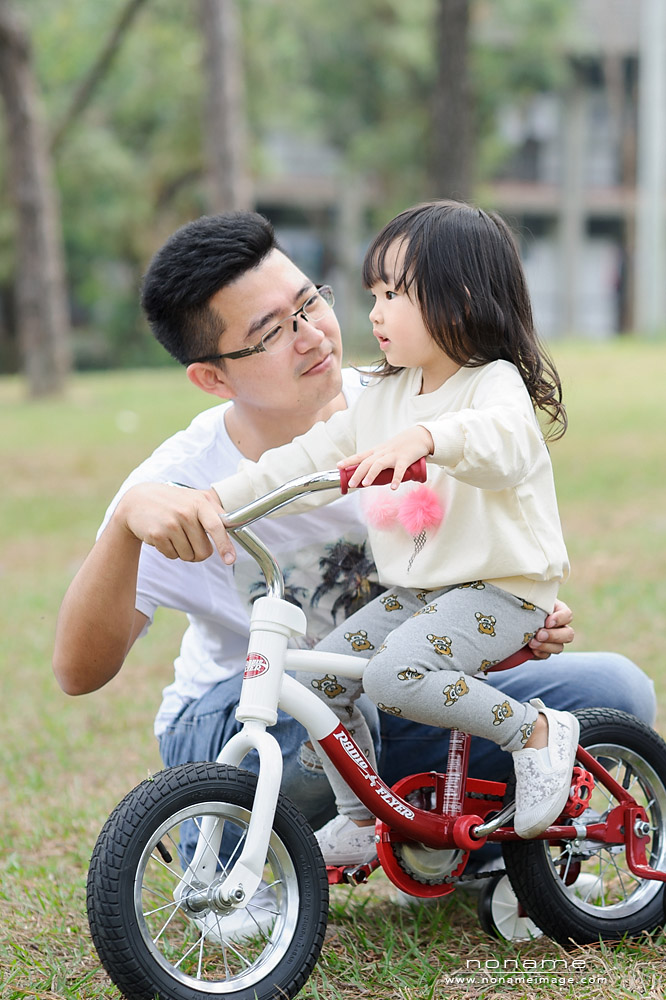 『 兒童寫真』台中東海大學 - 蕾蕾&晴晴-親子寫真-全家福 親子寫真,兒童寫真,寶寶寫真,台中兒童寫真推薦,兒童寫真推薦,親子寫真推薦,全家福,兒童寫真價格